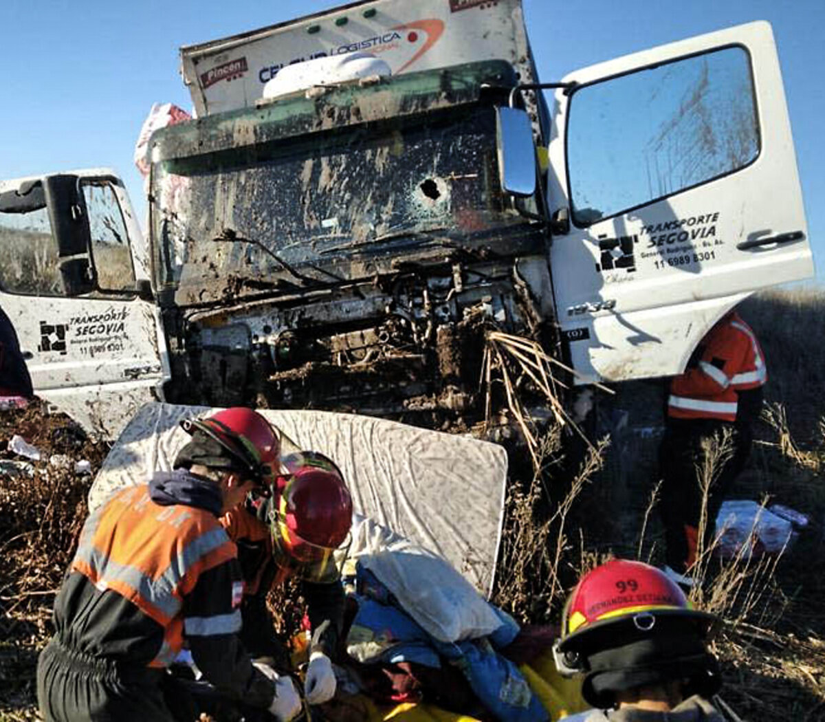 BBL / Un camionero quiso esquivar un piquete de transportistas, lo  apedrearon y murió tras un vuelco